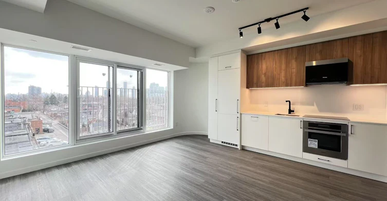 423-689 The Queensway N/A, Toronto, ON, M8Y 1L1