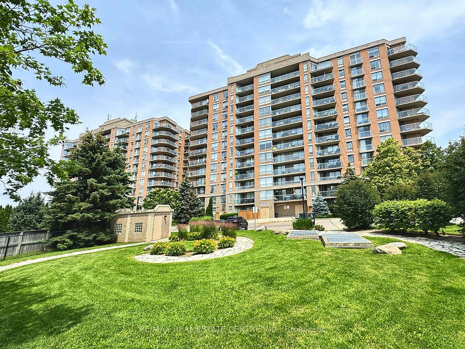 302-1140 Parkwest Place, Mississauga, ON, L5E 3K9