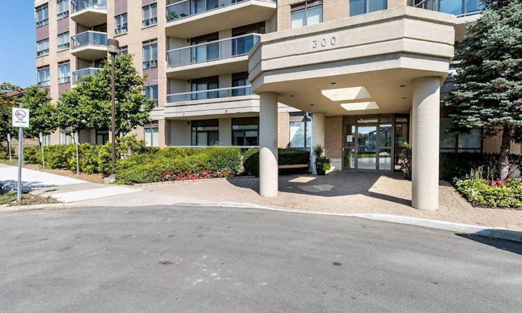 207-300 Ray Lawson Boulevard