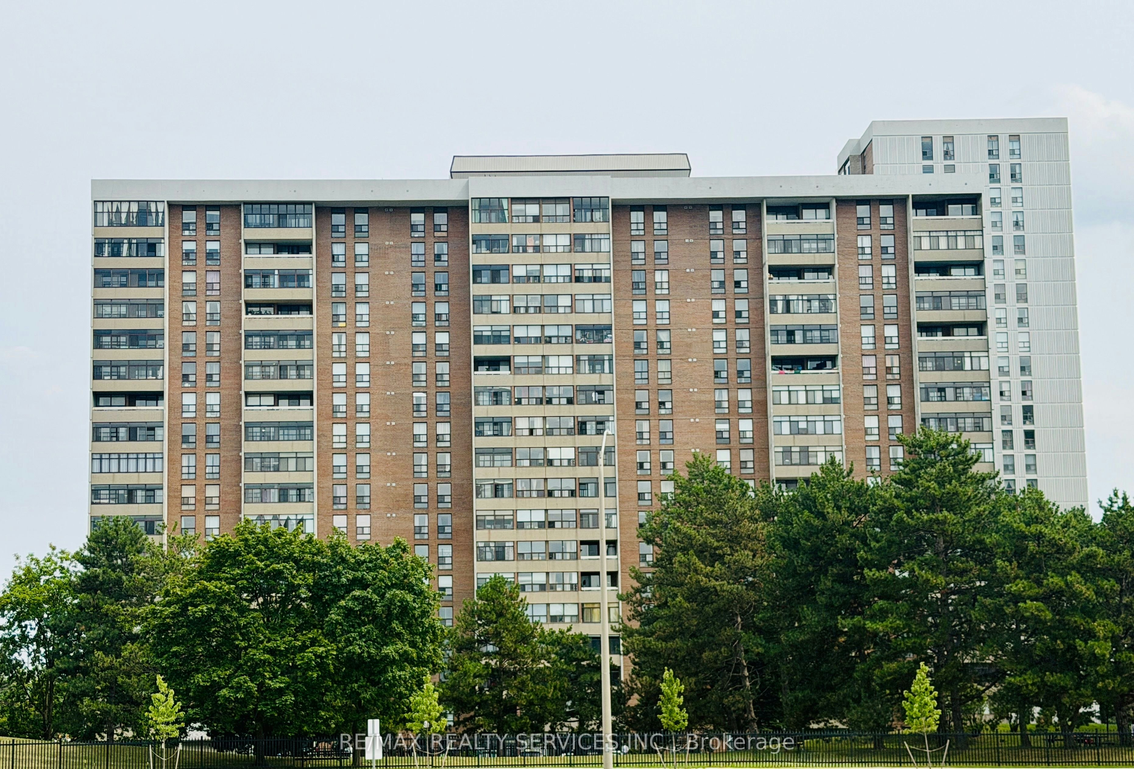 1402-25 Kensington Road, Brampton, ON, L6T 3W8