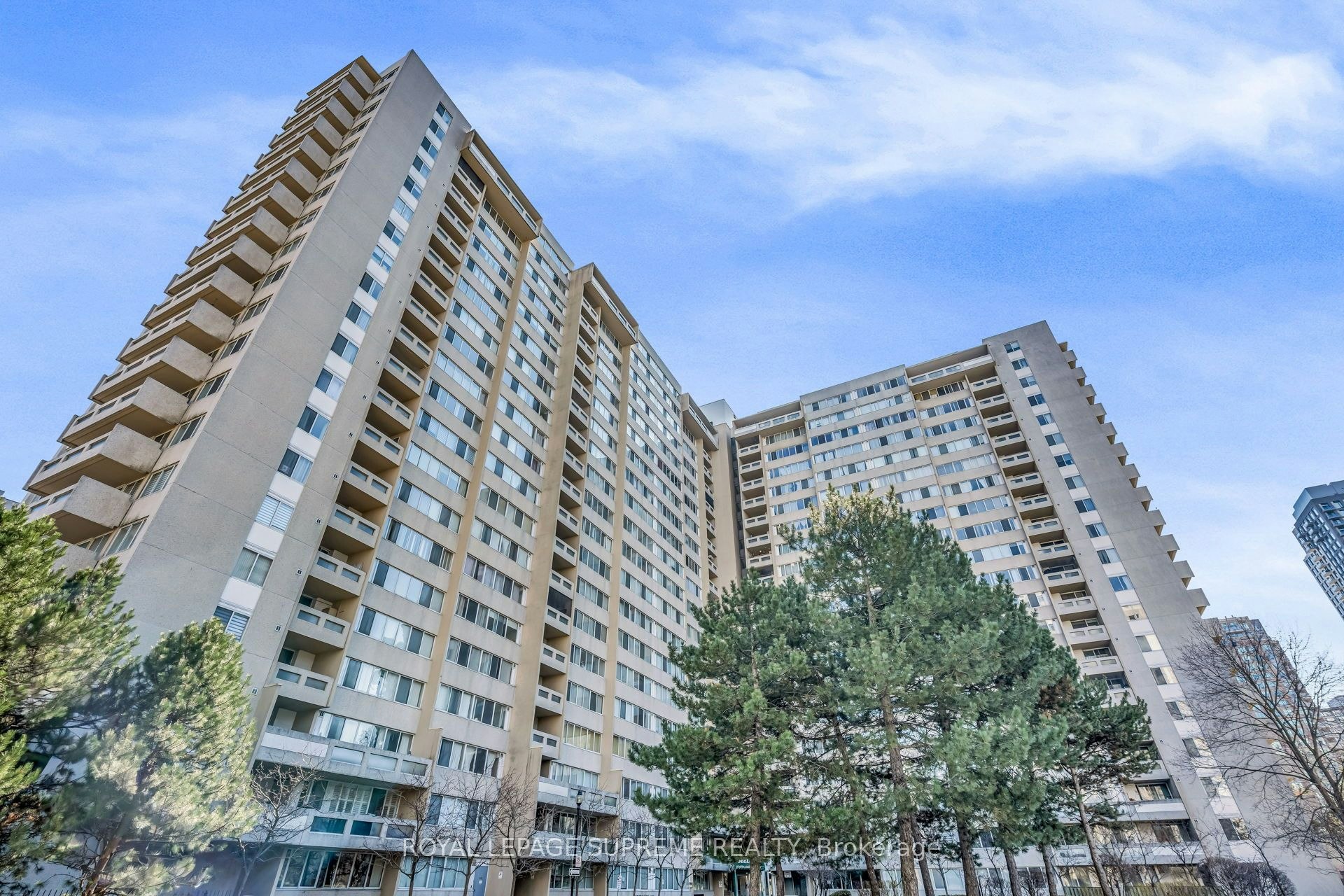 1907-3590 Kaneff Crescent, Mississauga, ON, L5A 3X3