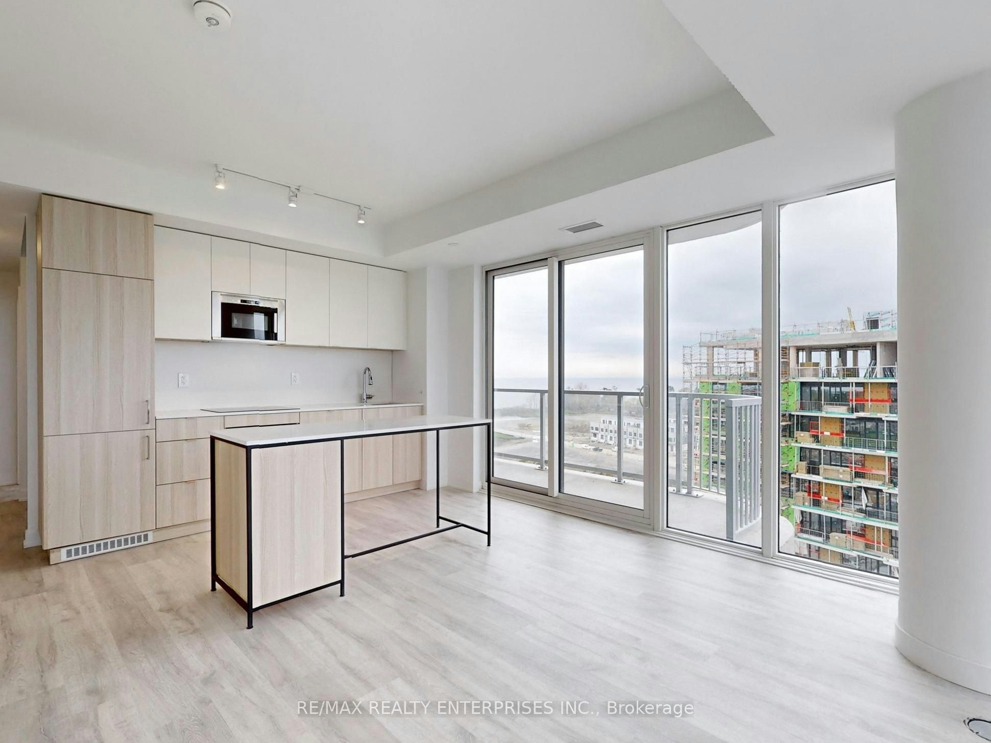 1013-220 Missinnihe Way, Mississauga, ON, L5H 0A9 - 4