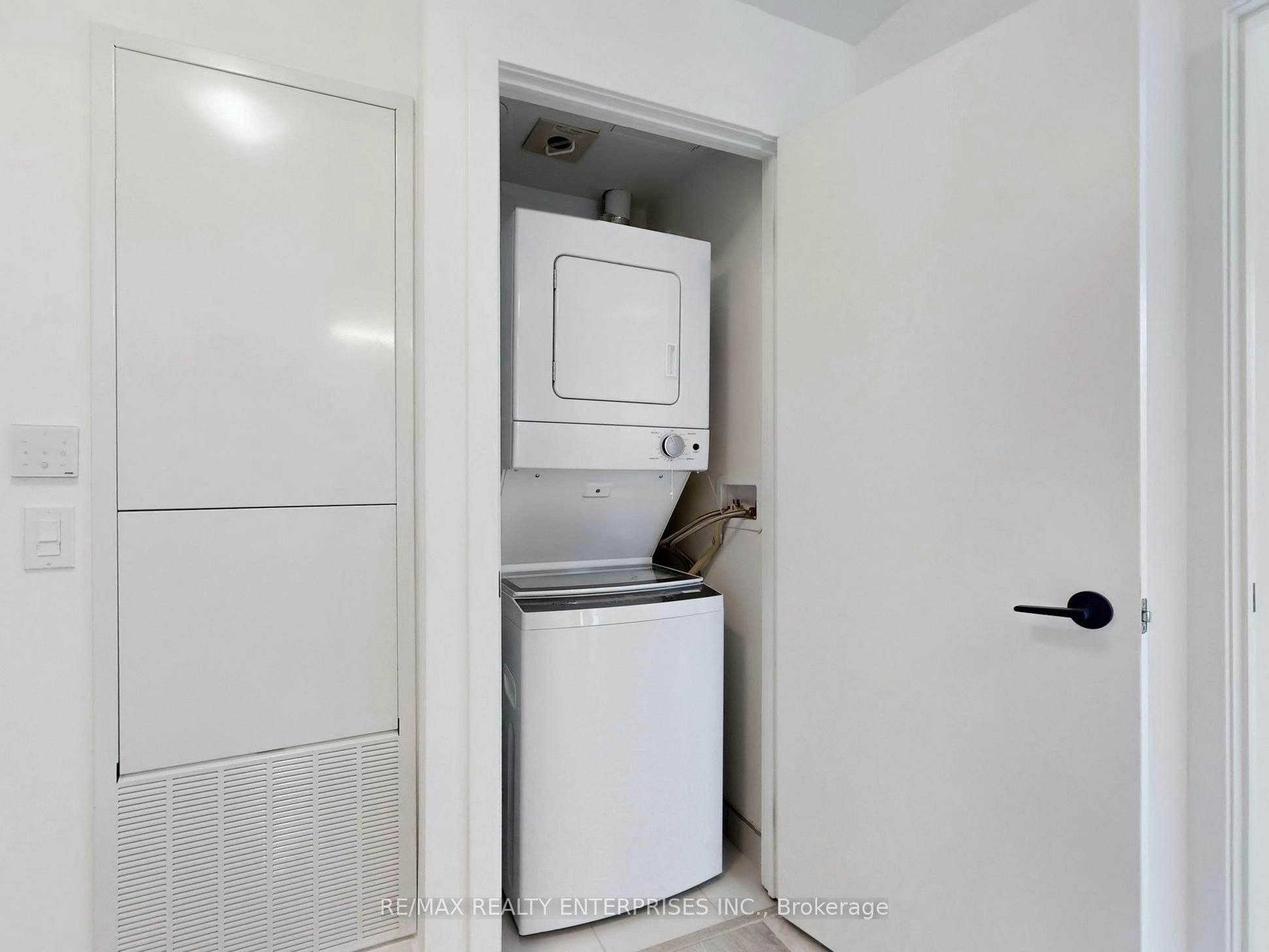 1013-220 Missinnihe Way, Mississauga, ON, L5H 0A9 - 22
