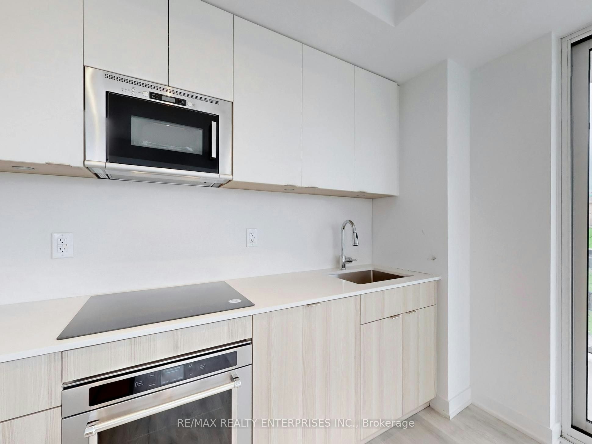 1013-220 Missinnihe Way, Mississauga, ON, L5H 0A9 - 8