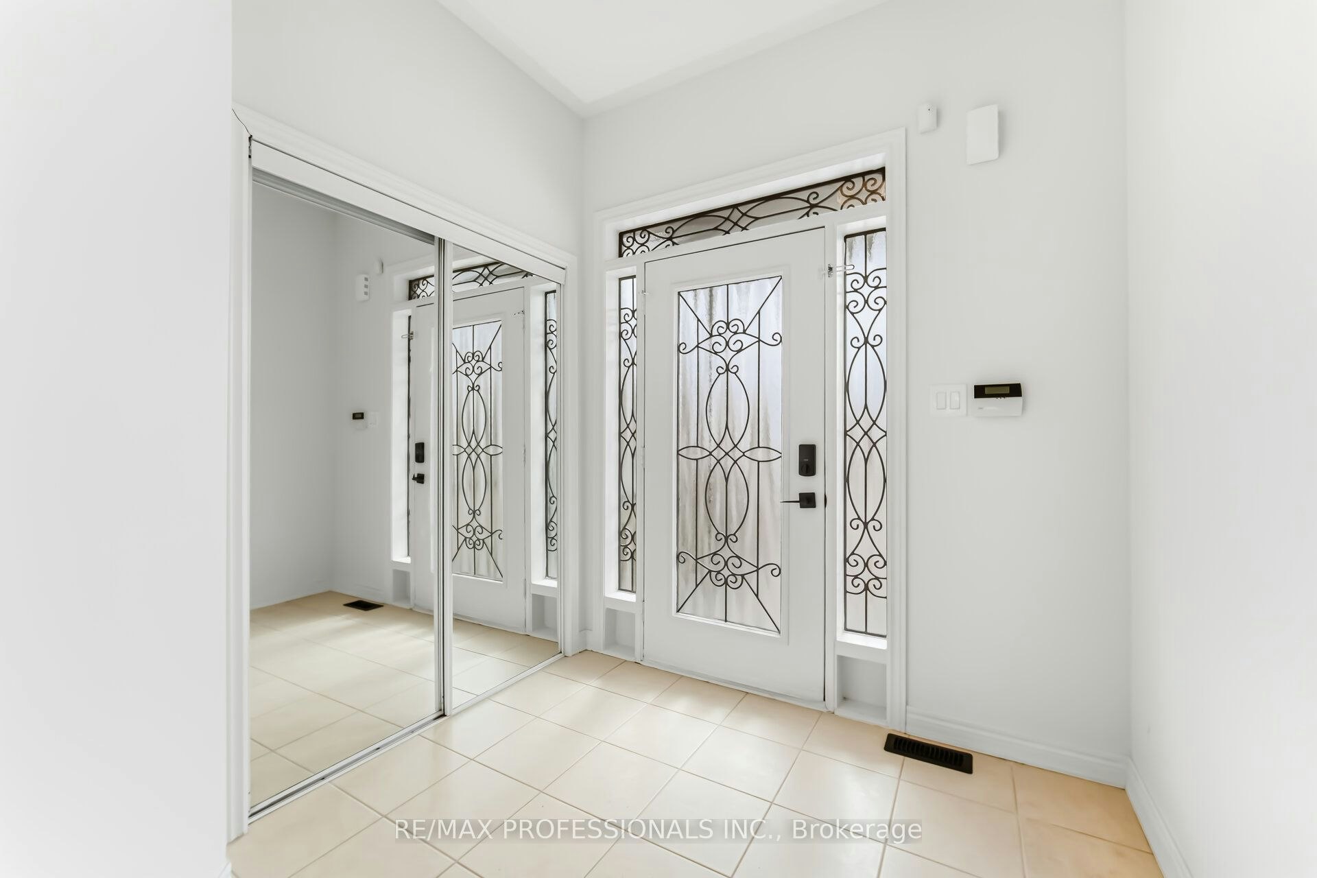 525 Scott Boulevard, Milton, ON, L9T 0T8 - 2