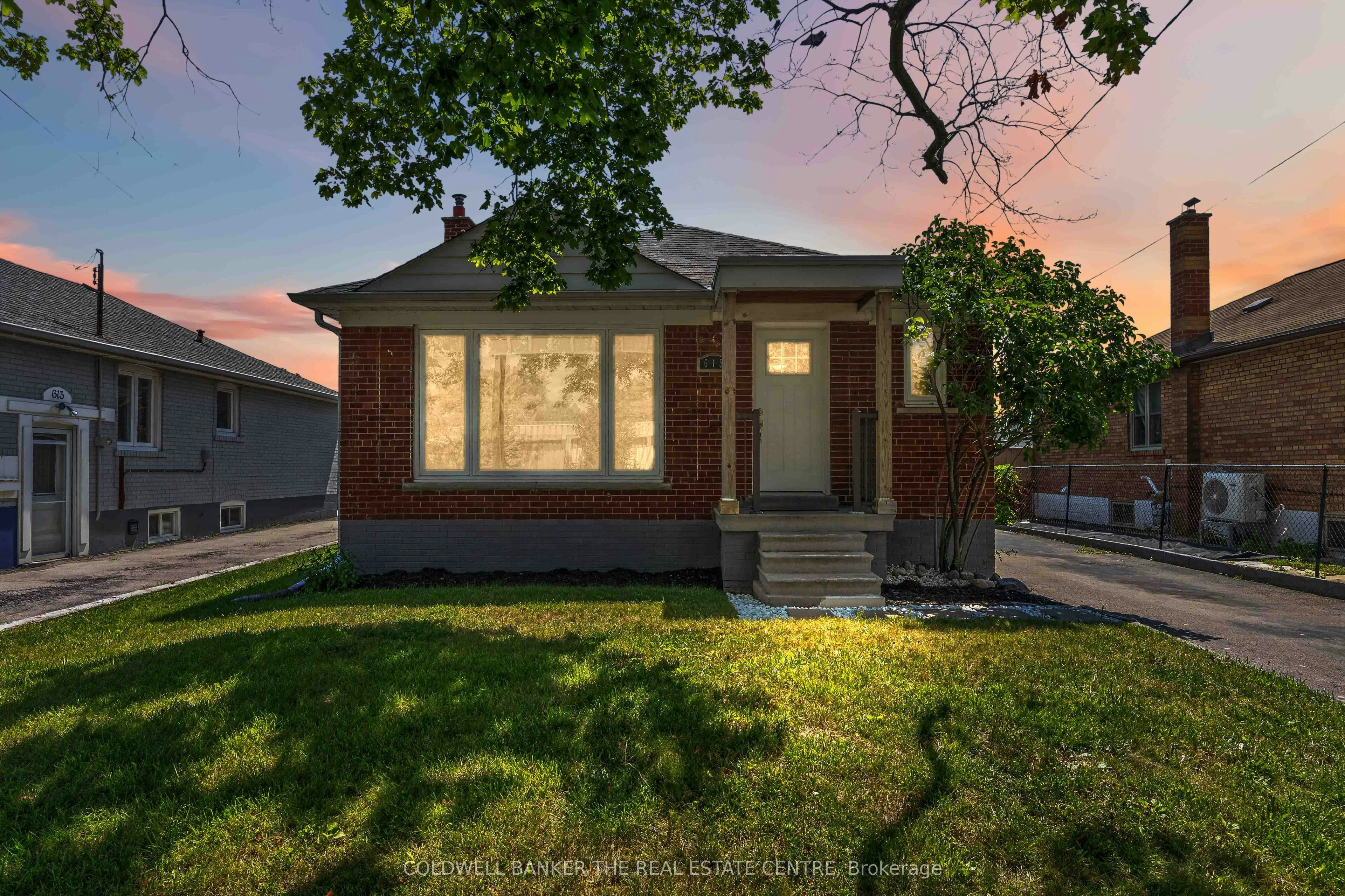 615 Oxford Street, Toronto, ON, M8Y 1E7