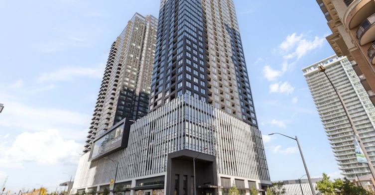 3810-395 Square One Drive, Mississauga, ON, L5B 0P6