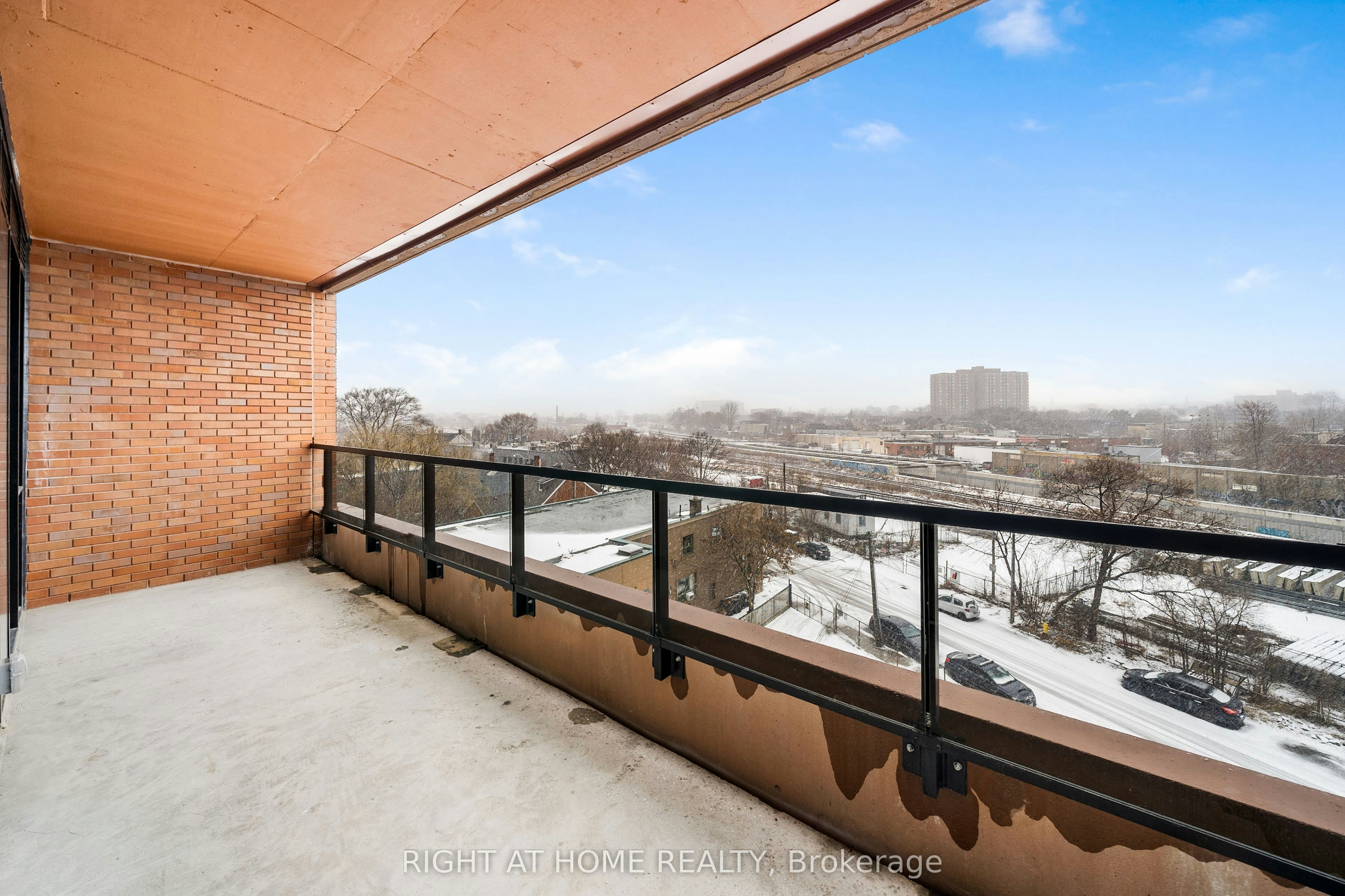 520-2720 Dundas Street, Toronto, ON, M6P 0C3 - 10