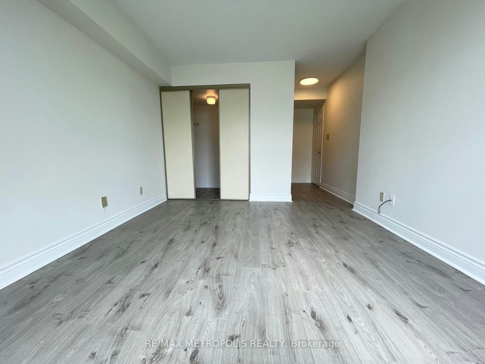 926-22 Southport Street, Toronto, ON, M6S 4Y9 - 6