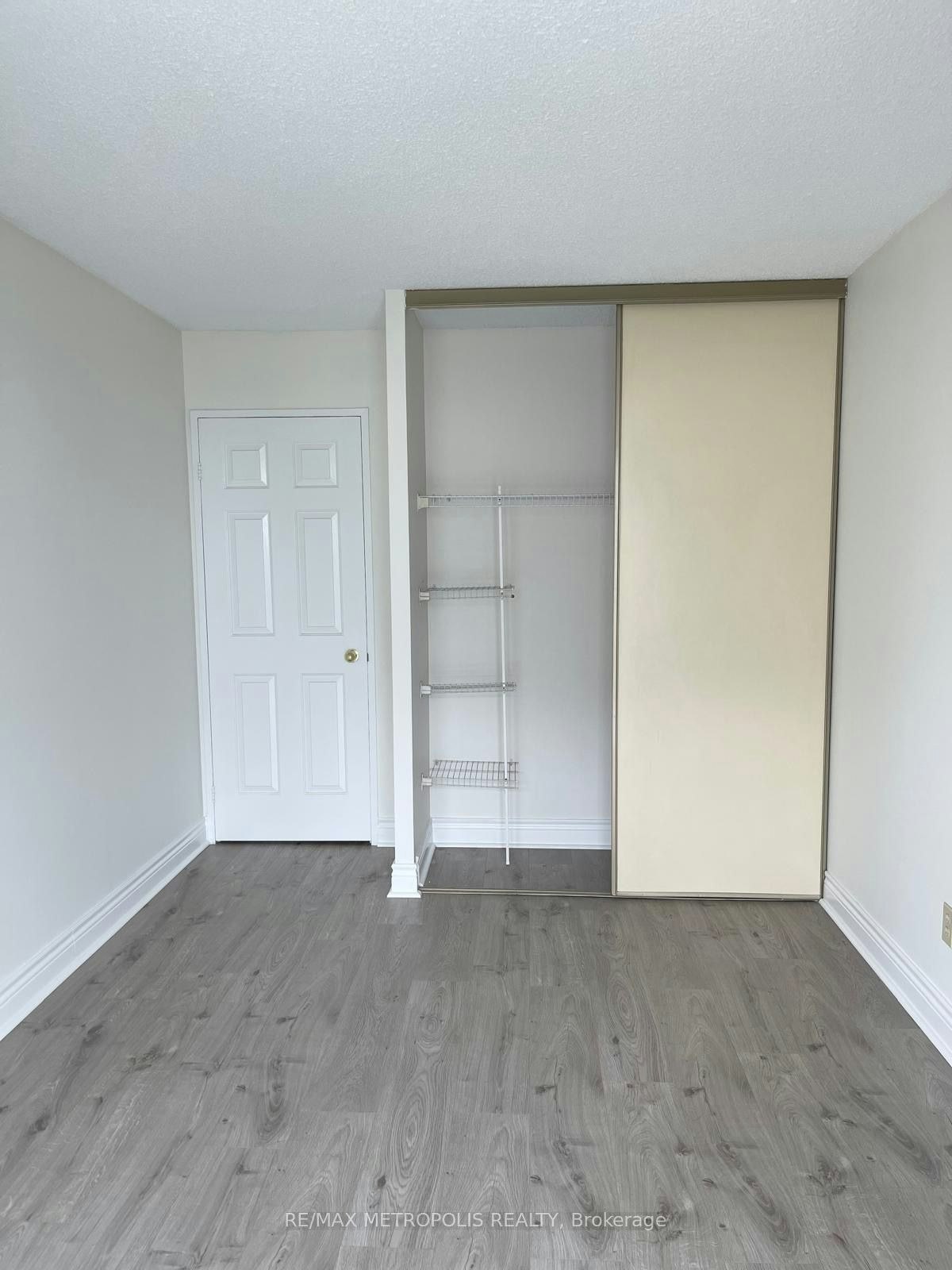 926-22 Southport Street, Toronto, ON, M6S 4Y9 - 3