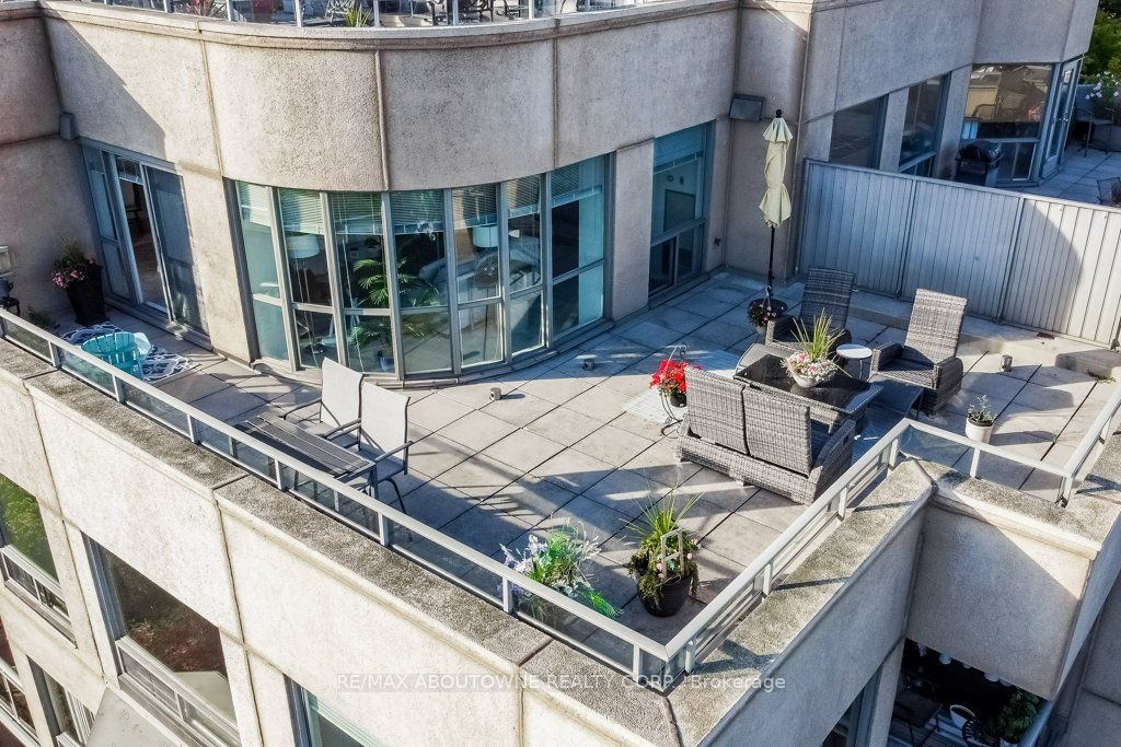 519-2511 Lakeshore Road W, Oakville, ON, L6L 6L9 - 2