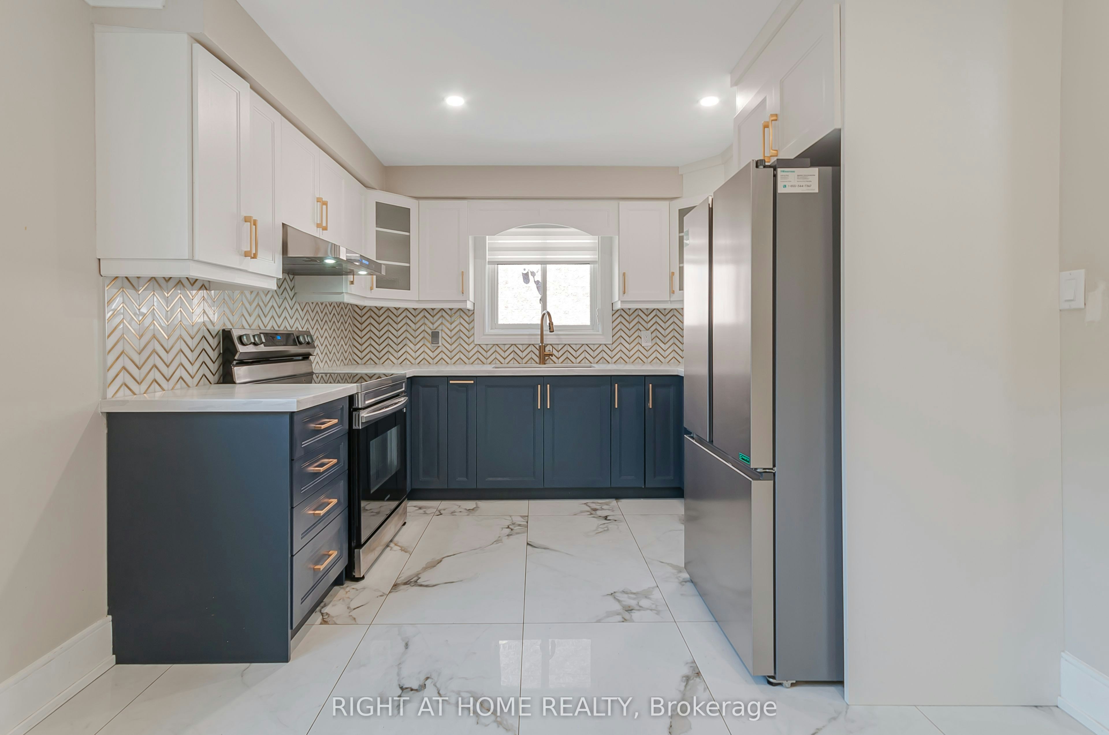Main-128 Twenty Second Street, Toronto, ON, M8V 3M4 - 10