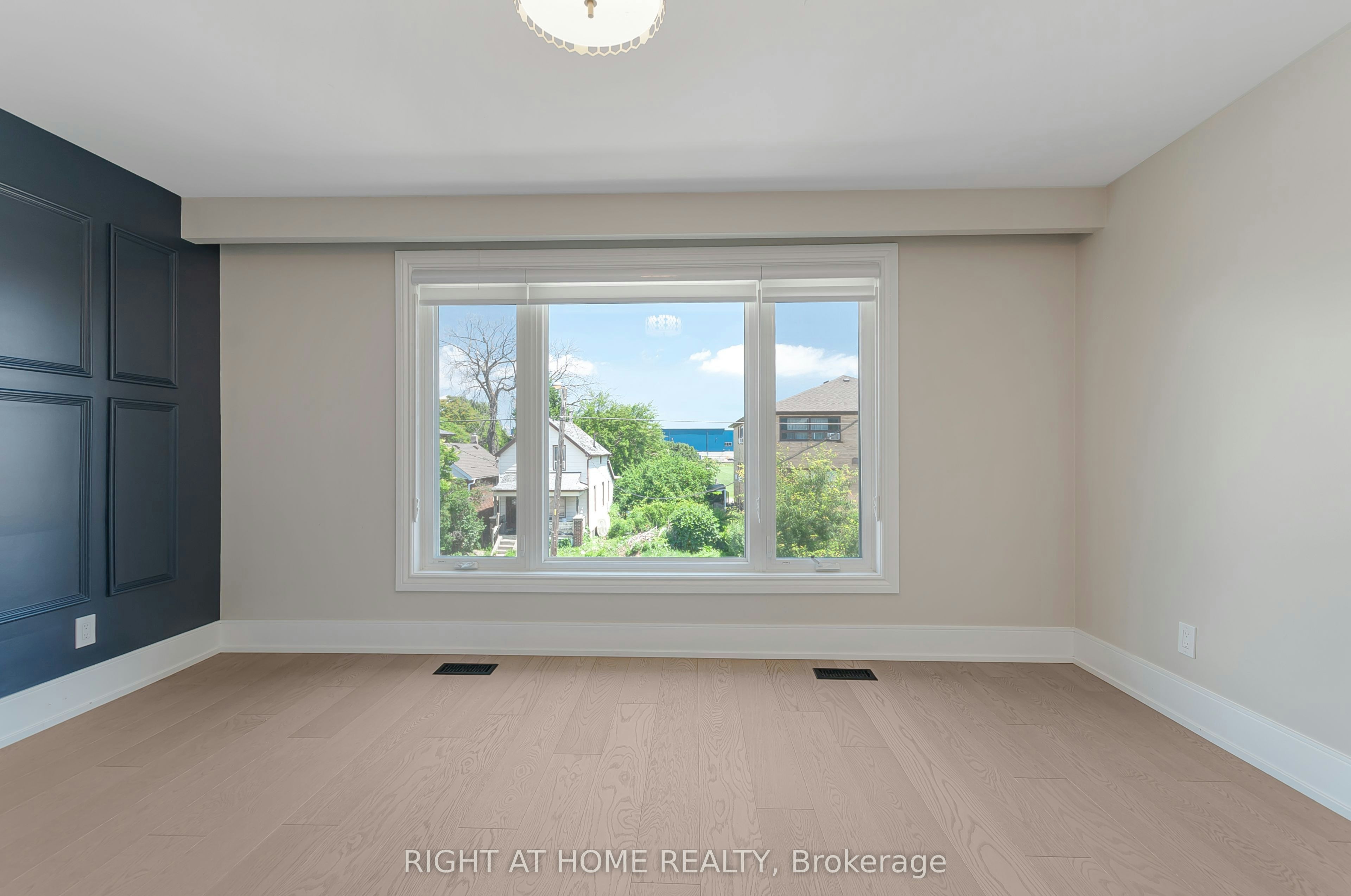 Main-128 Twenty Second Street, Toronto, ON, M8V 3M4 - 18