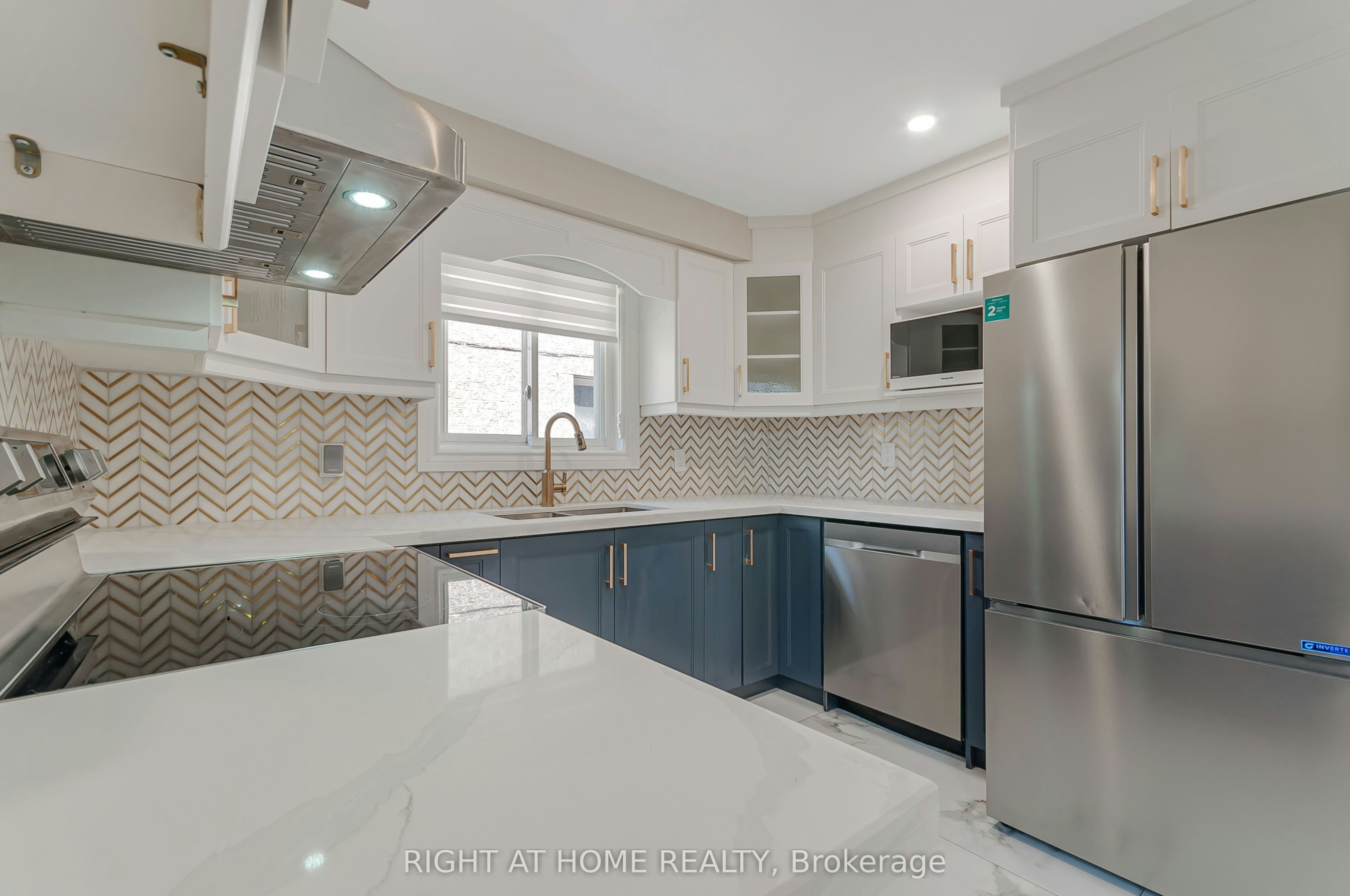 Main-128 Twenty Second Street, Toronto, ON, M8V 3M4 - 11