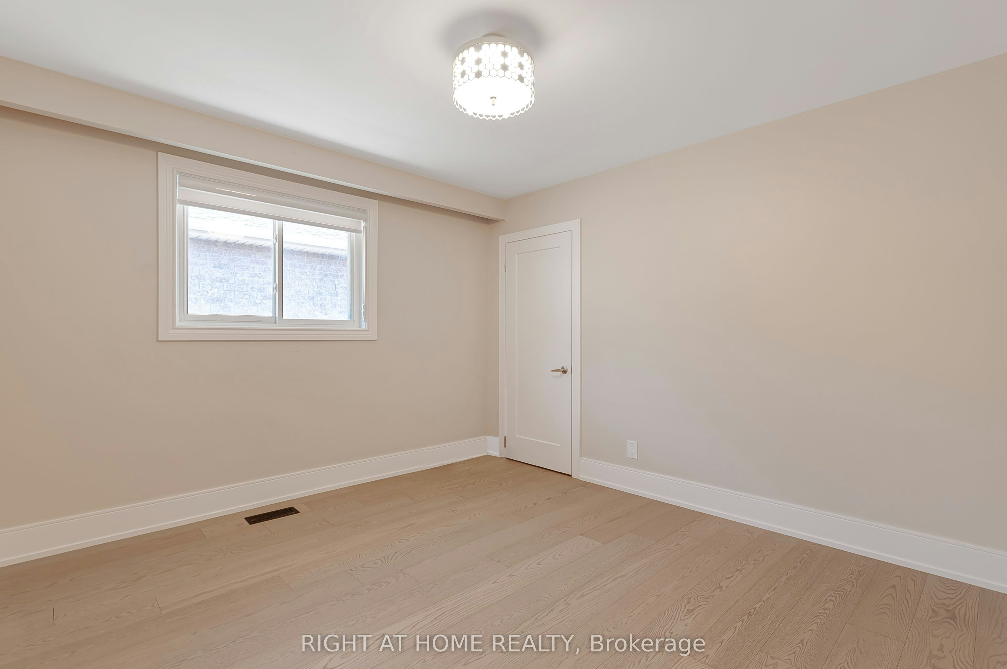 Main-128 Twenty Second Street, Toronto, ON, M8V 3M4 - 19