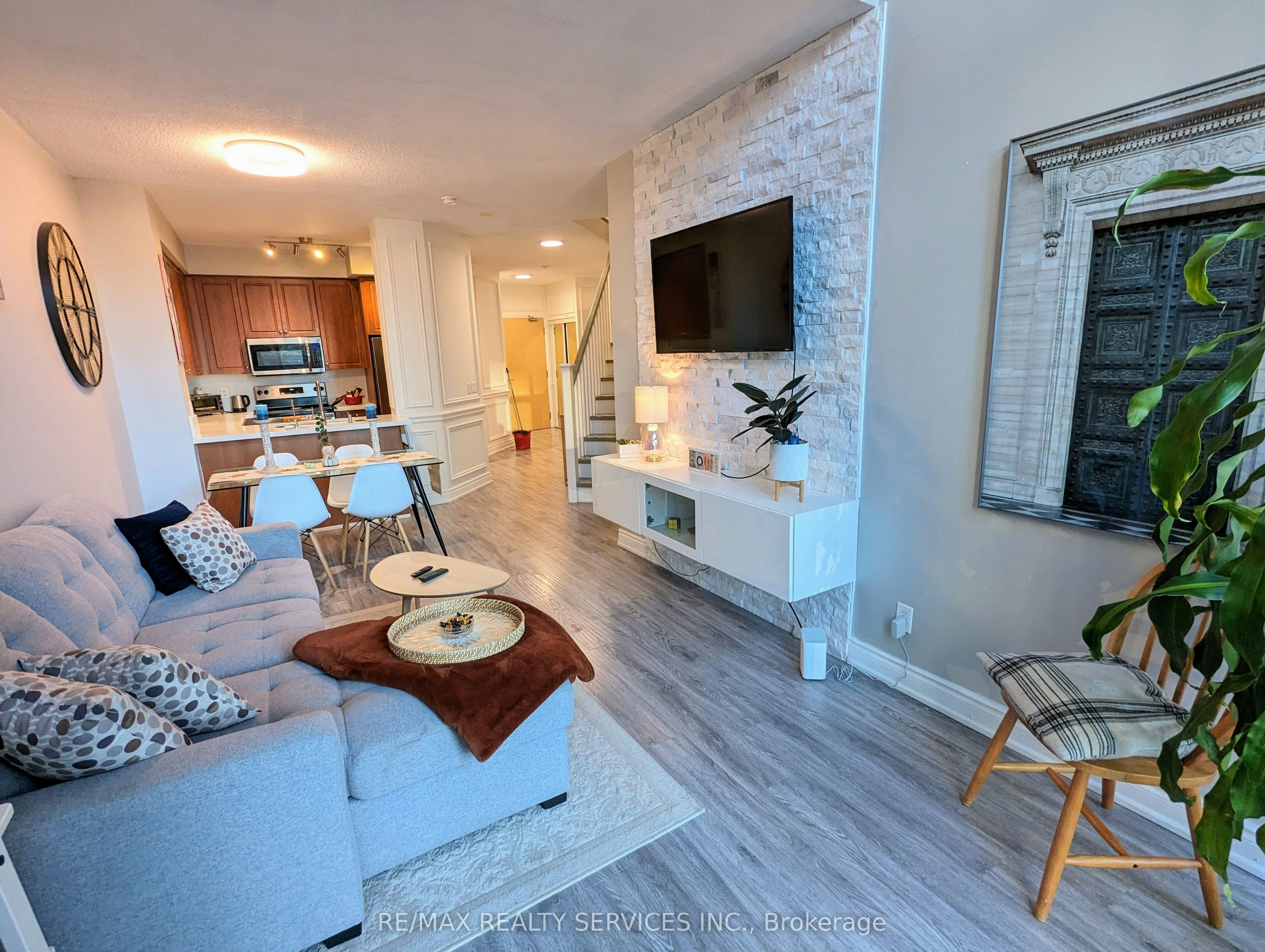711-220 Burnhamthorpe Road W, Mississauga, ON, L5B 4N4 - 2