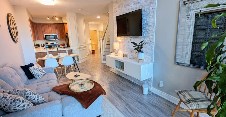711-220 Burnhamthorpe Road W, Mississauga, ON, L5B 4N4 - 2