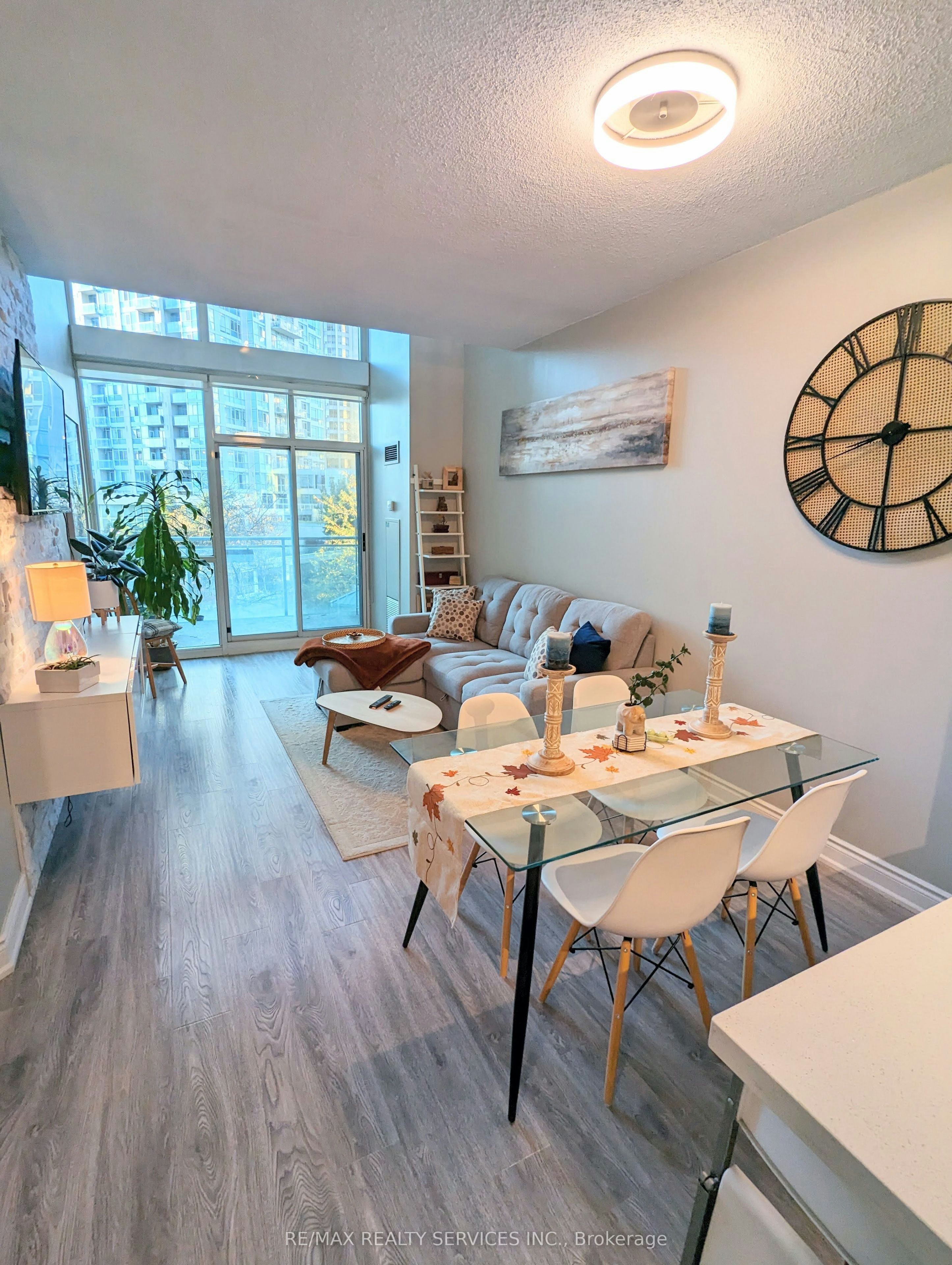 711-220 Burnhamthorpe Road W, Mississauga, ON, L5B 4N4 - 3