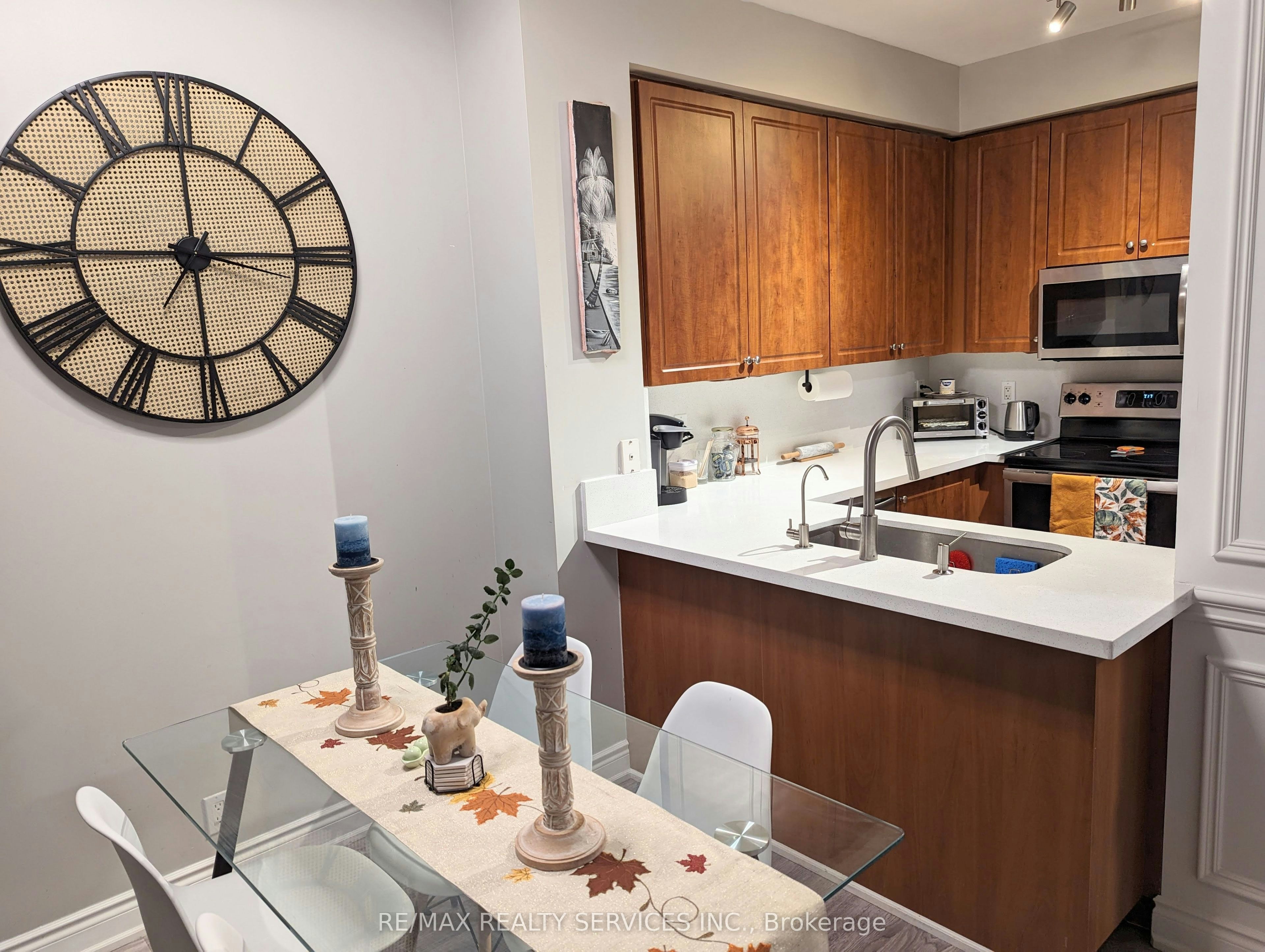 711-220 Burnhamthorpe Road W, Mississauga, ON, L5B 4N4 - 4
