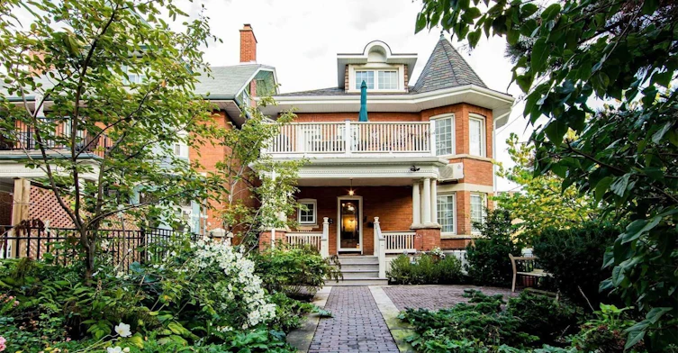 1-1 Maynard Avenue, Toronto, ON, M6K 2Z7