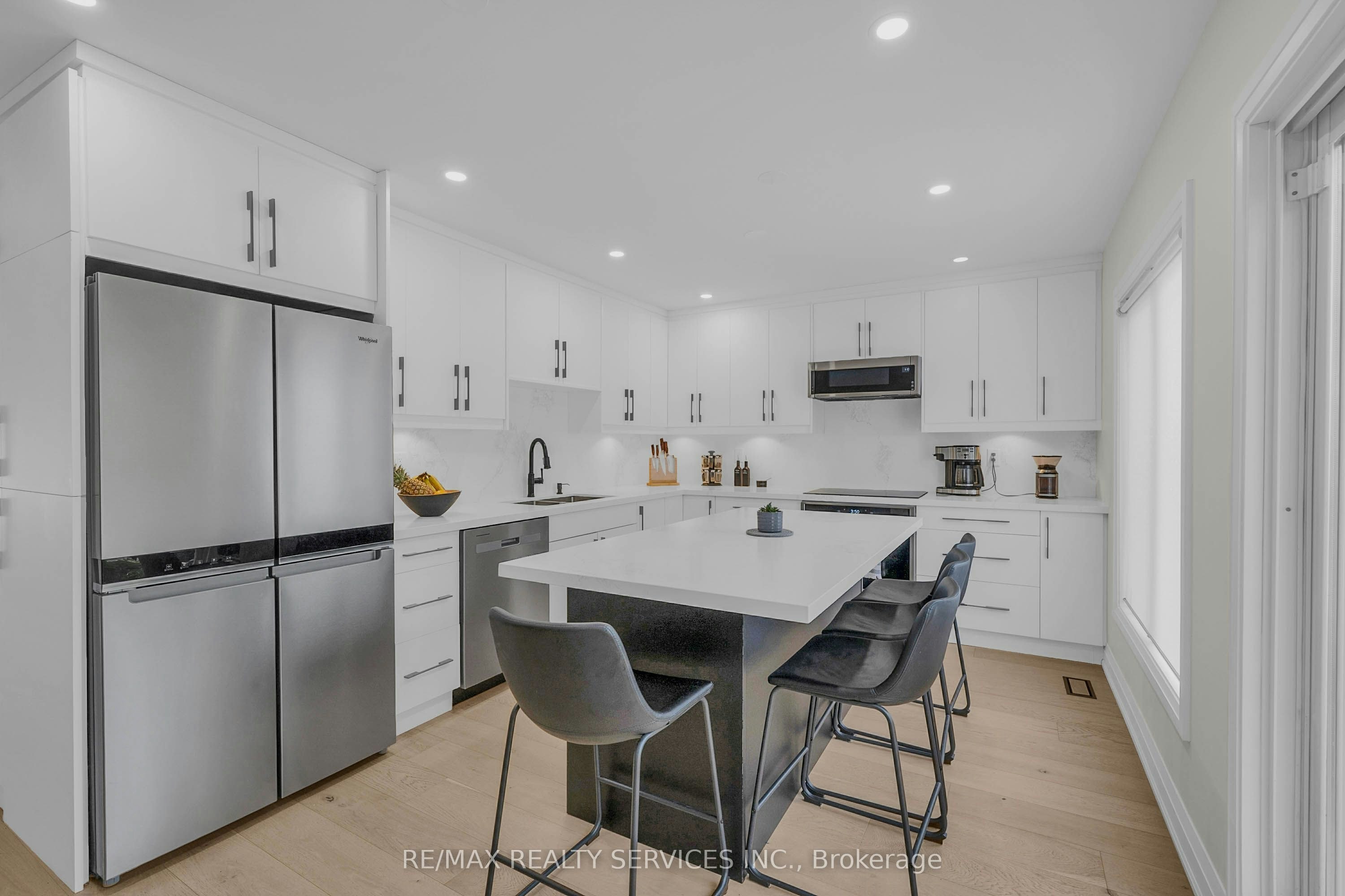 128 Seaside Circle, Brampton, ON, L6R 2G9