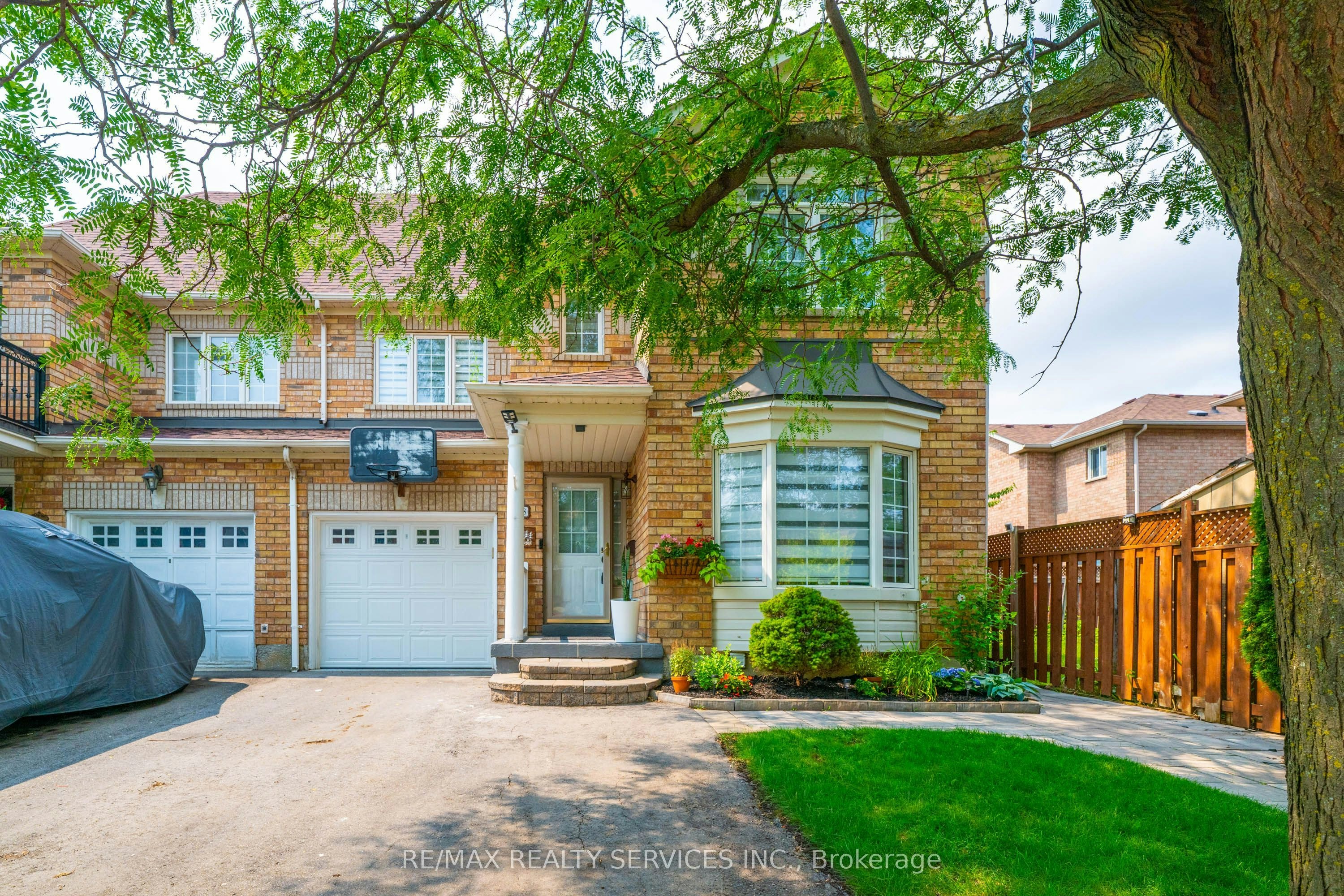 128 Seaside Circle, Brampton, ON, L6R 2G9