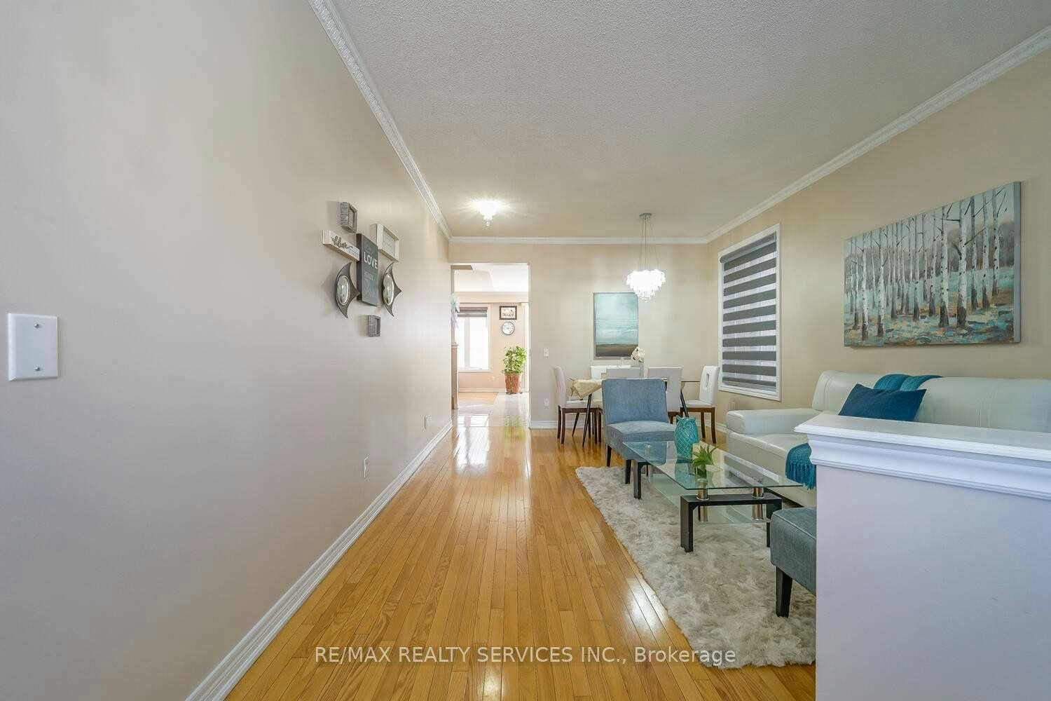 424 Sunny Meadow Boulevard, Brampton, ON, L6R 0H5 - 2