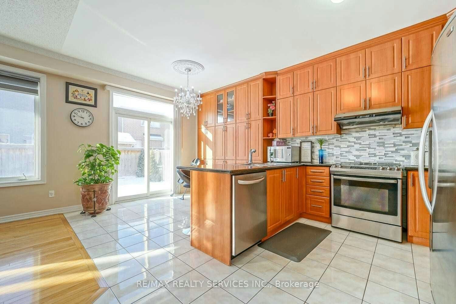 424 Sunny Meadow Boulevard, Brampton, ON, L6R 0H5 - 6