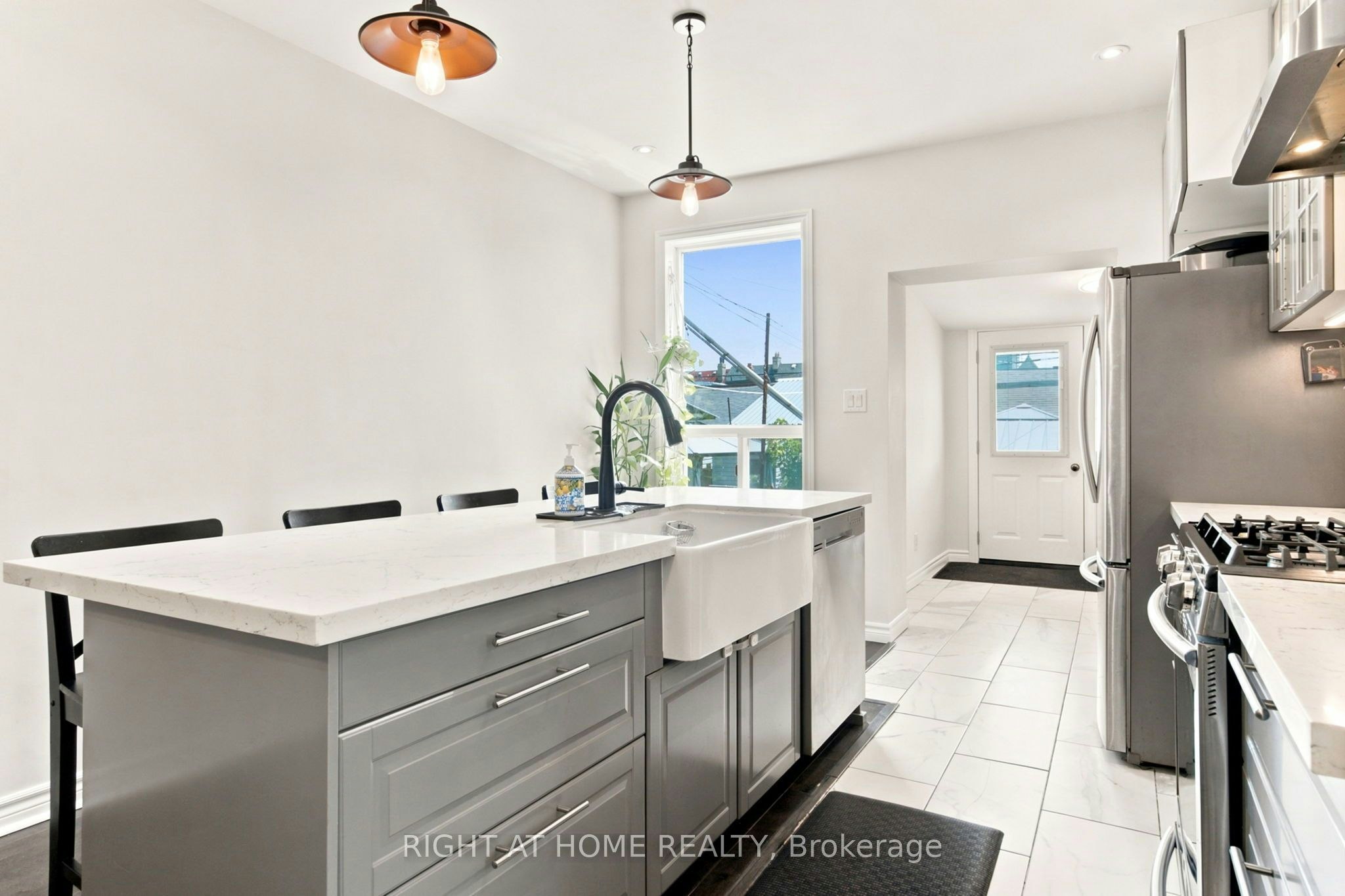 (Main & Upper)-77 Lappin Avenue, Toronto, ON, M6H 1Y3 - 11
