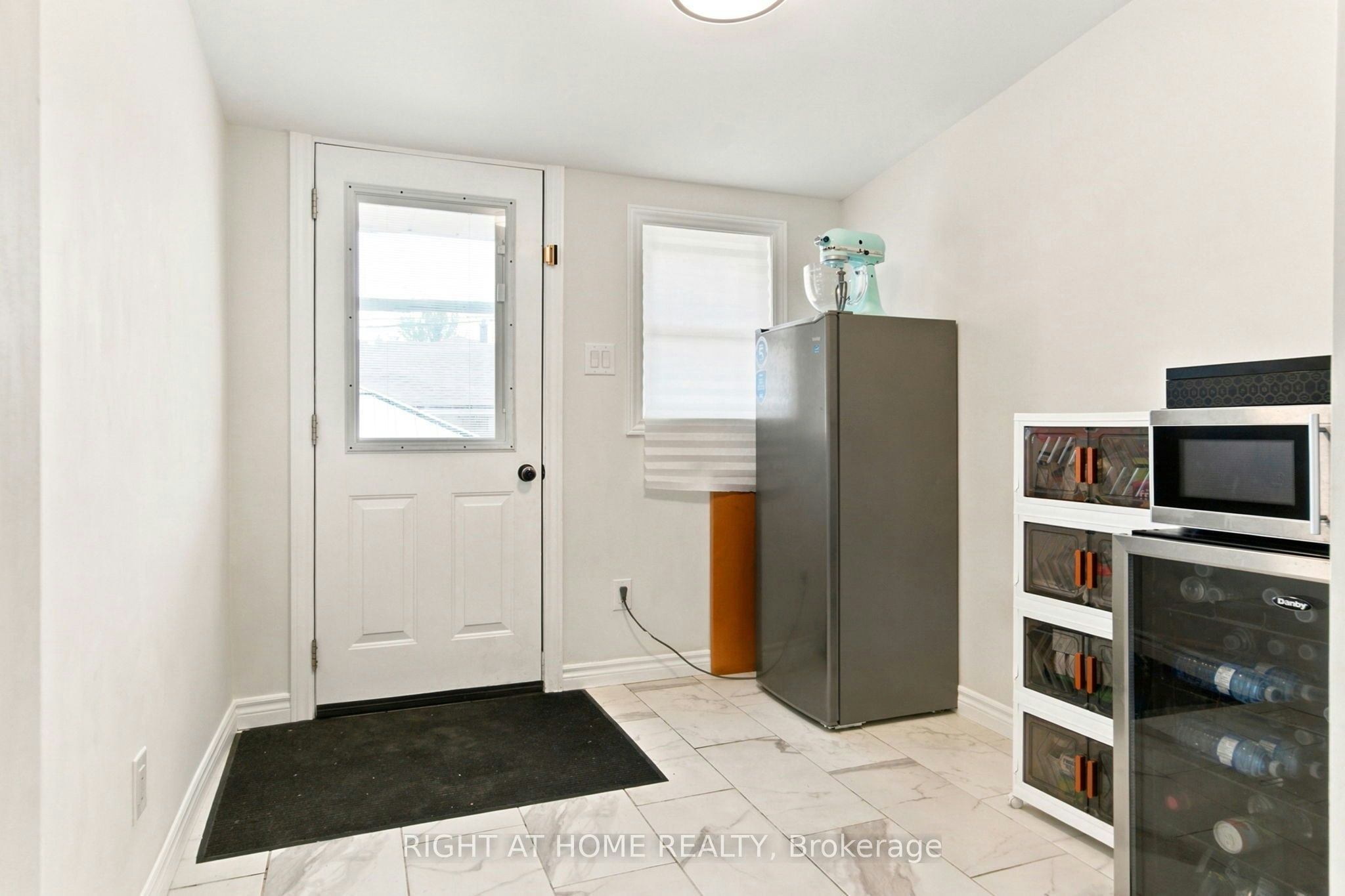 (Main & Upper)-77 Lappin Avenue, Toronto, ON, M6H 1Y3 - 17