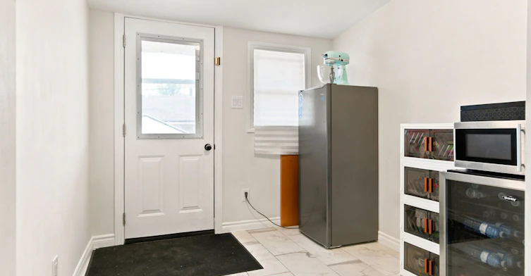 (Main & Upper)-77 Lappin Avenue, Toronto, ON, M6H 1Y3 - 17