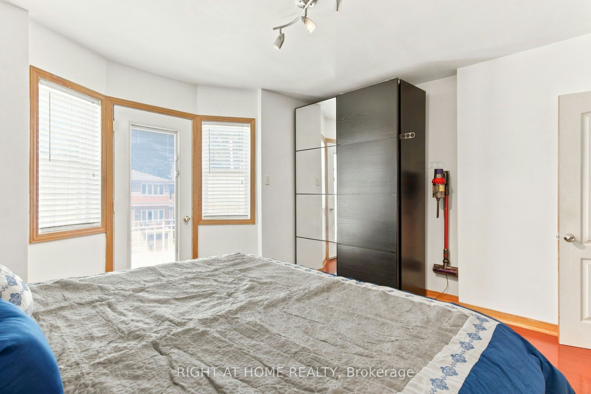 (Main & Upper)-77 Lappin Avenue, Toronto, ON, M6H 1Y3 - 22