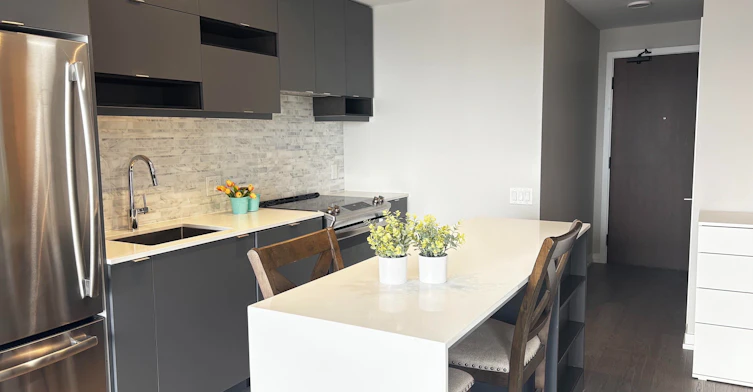 3707-4065 Confederation Parkway, Mississauga, ON, L5B 0L4 - 3