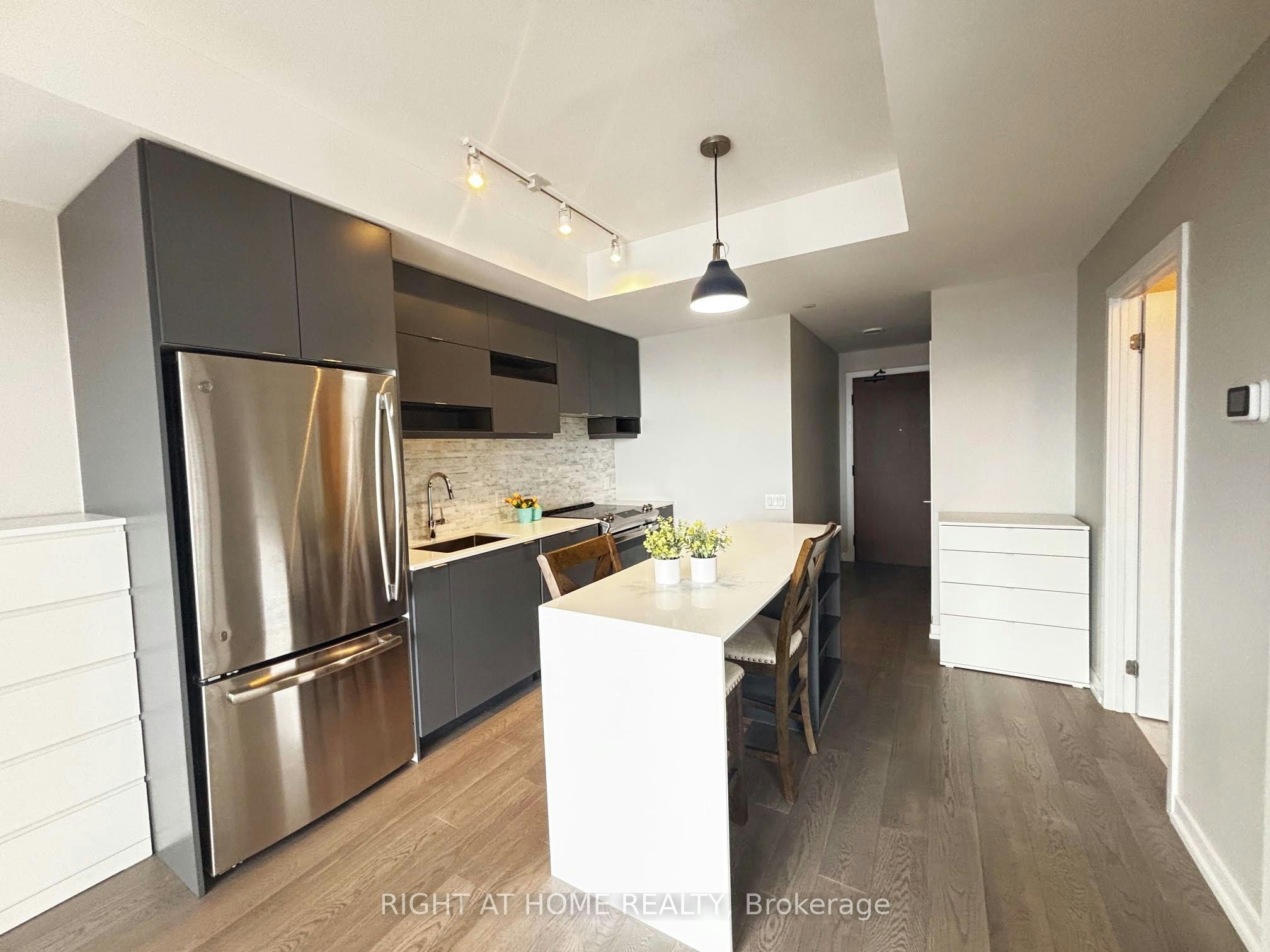 3707-4065 Confederation Parkway, Mississauga, ON, L5B 0L4 - 4