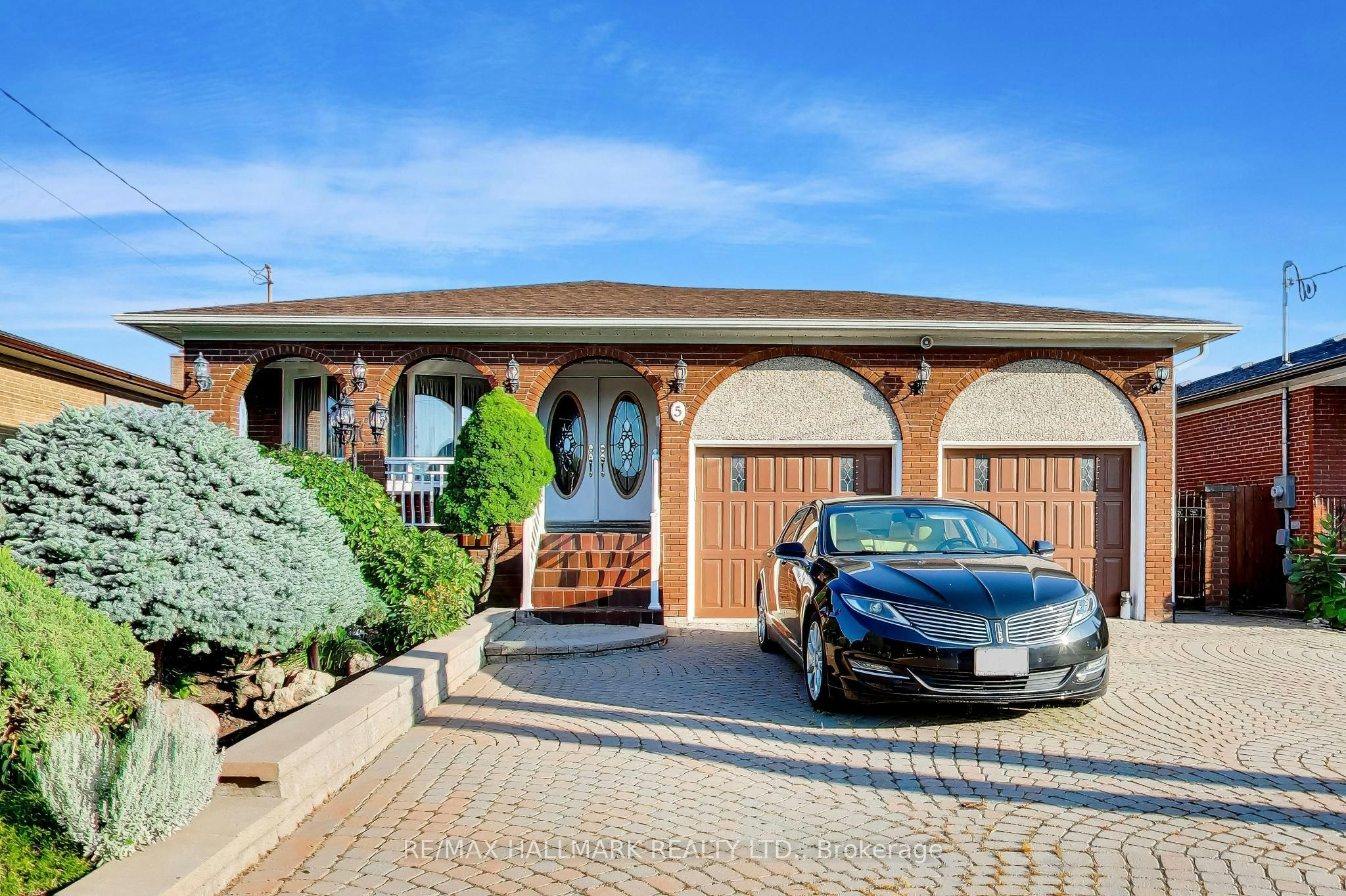 5 Byworth Boulevard, Toronto, ON, M9R 1W7