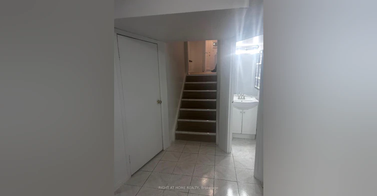 783 Consort Crescent, Mississauga, ON, L5C 1J8 - 7