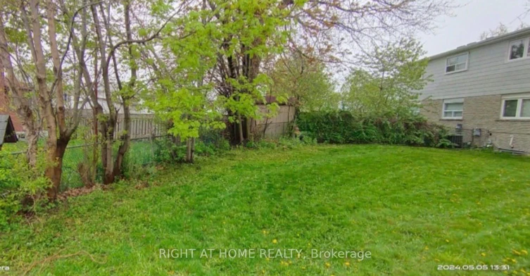 783 Consort Crescent, Mississauga, ON, L5C 1J8 - 2