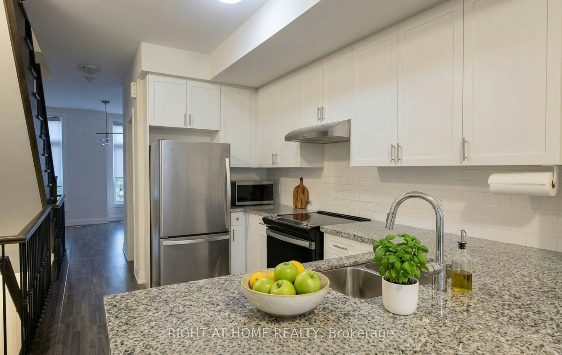 Unit#1-1758 Lawrence Avenue W, Toronto, ON, M6L 3C4 - 11
