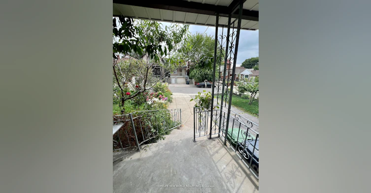 Main-354 Kane Avenue, Toronto, ON, M6M 3P4 - 3