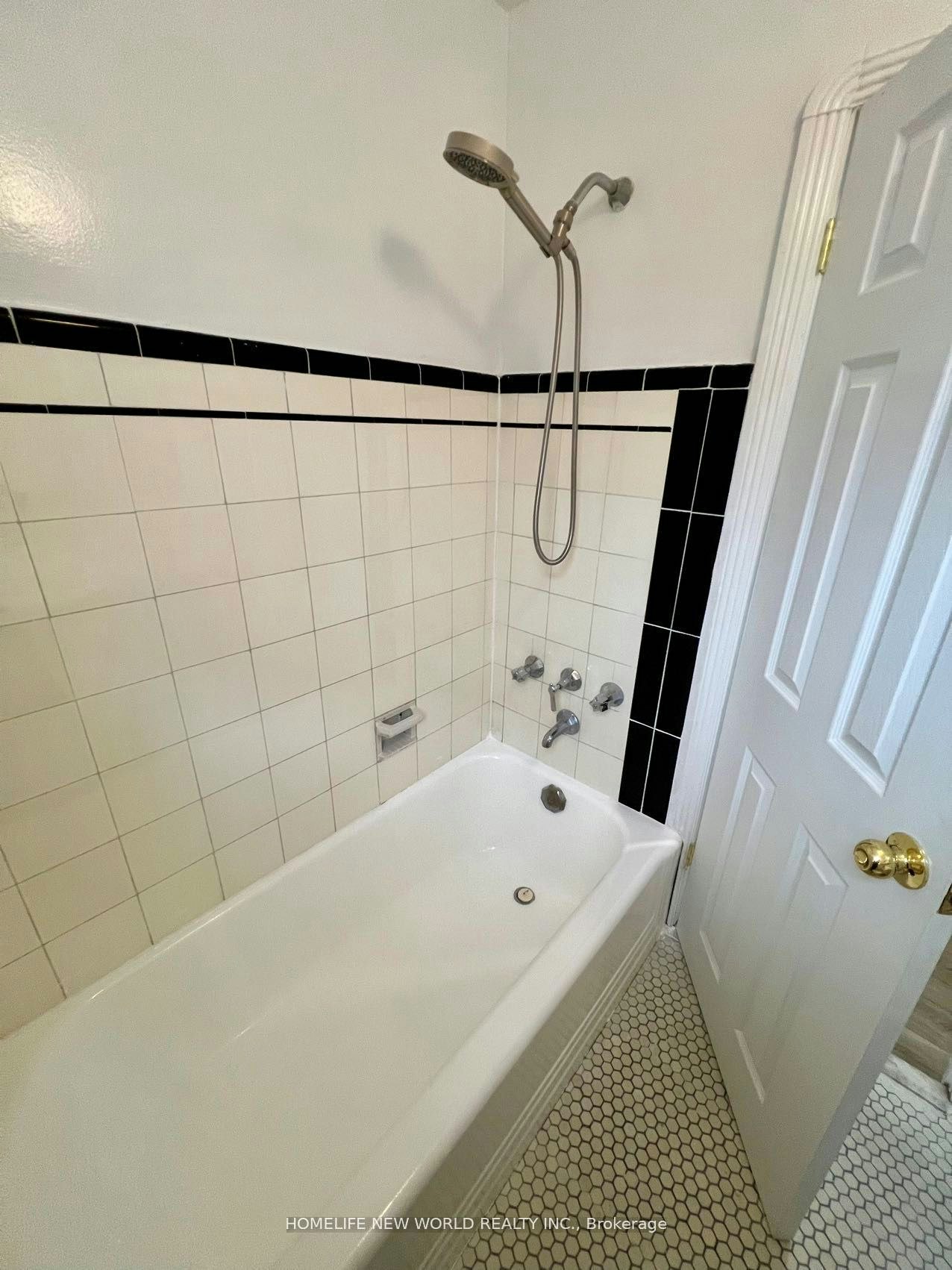 Main-354 Kane Avenue, Toronto, ON, M6M 3P4 - 12