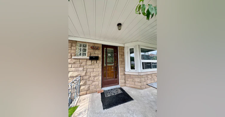 Main-354 Kane Avenue, Toronto, ON, M6M 3P4 - 4