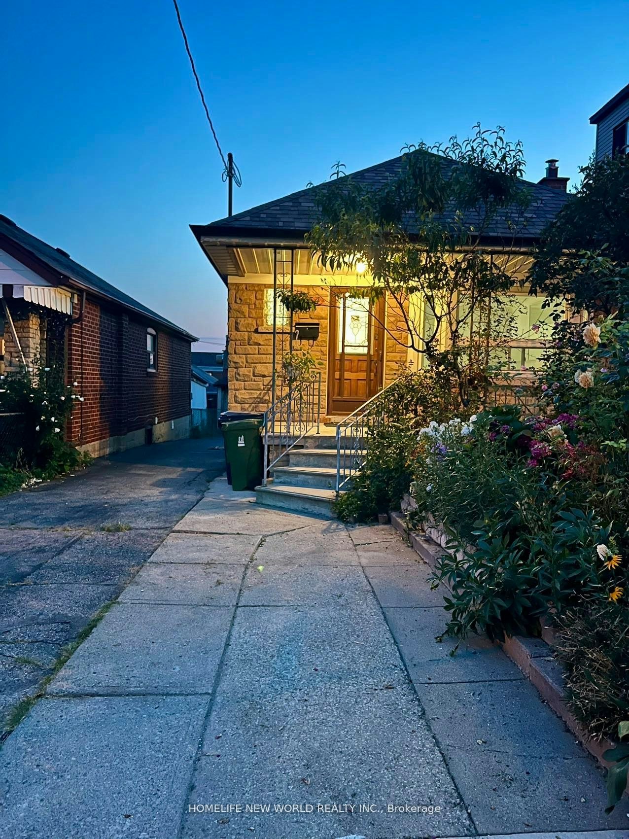 Main-354 Kane Avenue, Toronto, ON, M6M 3P4 - 2