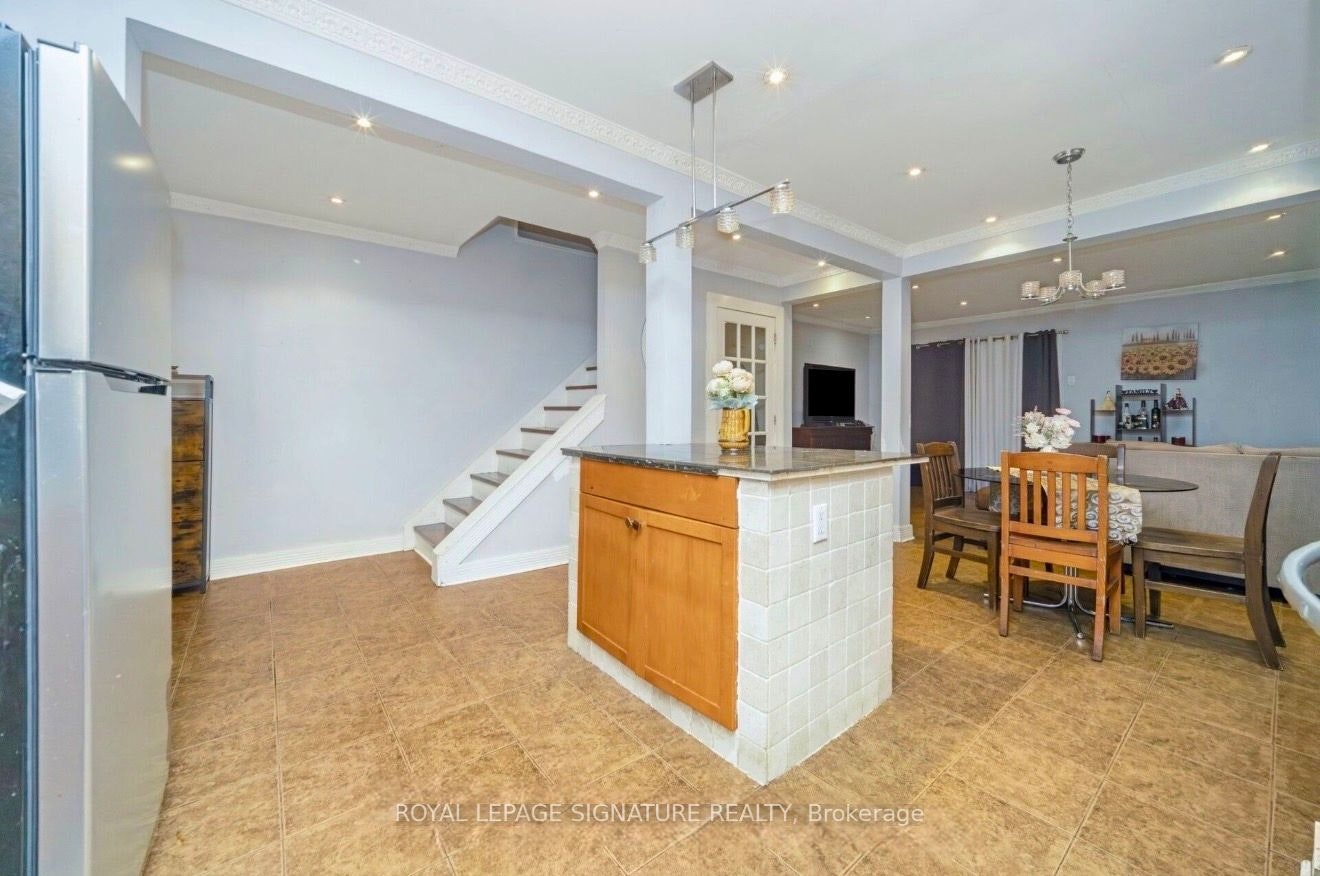 Room 1-19 Gatsby Square, Brampton, ON, L6S 2H4 - 9