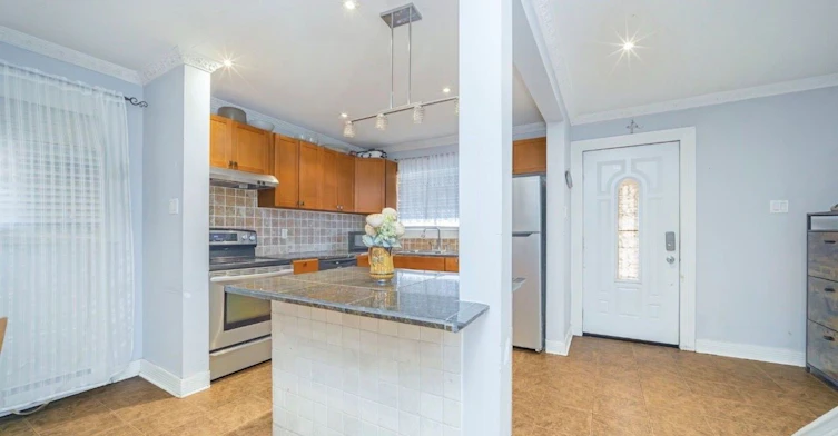 Room 1-19 Gatsby Square, Brampton, ON, L6S 2H4 - 4