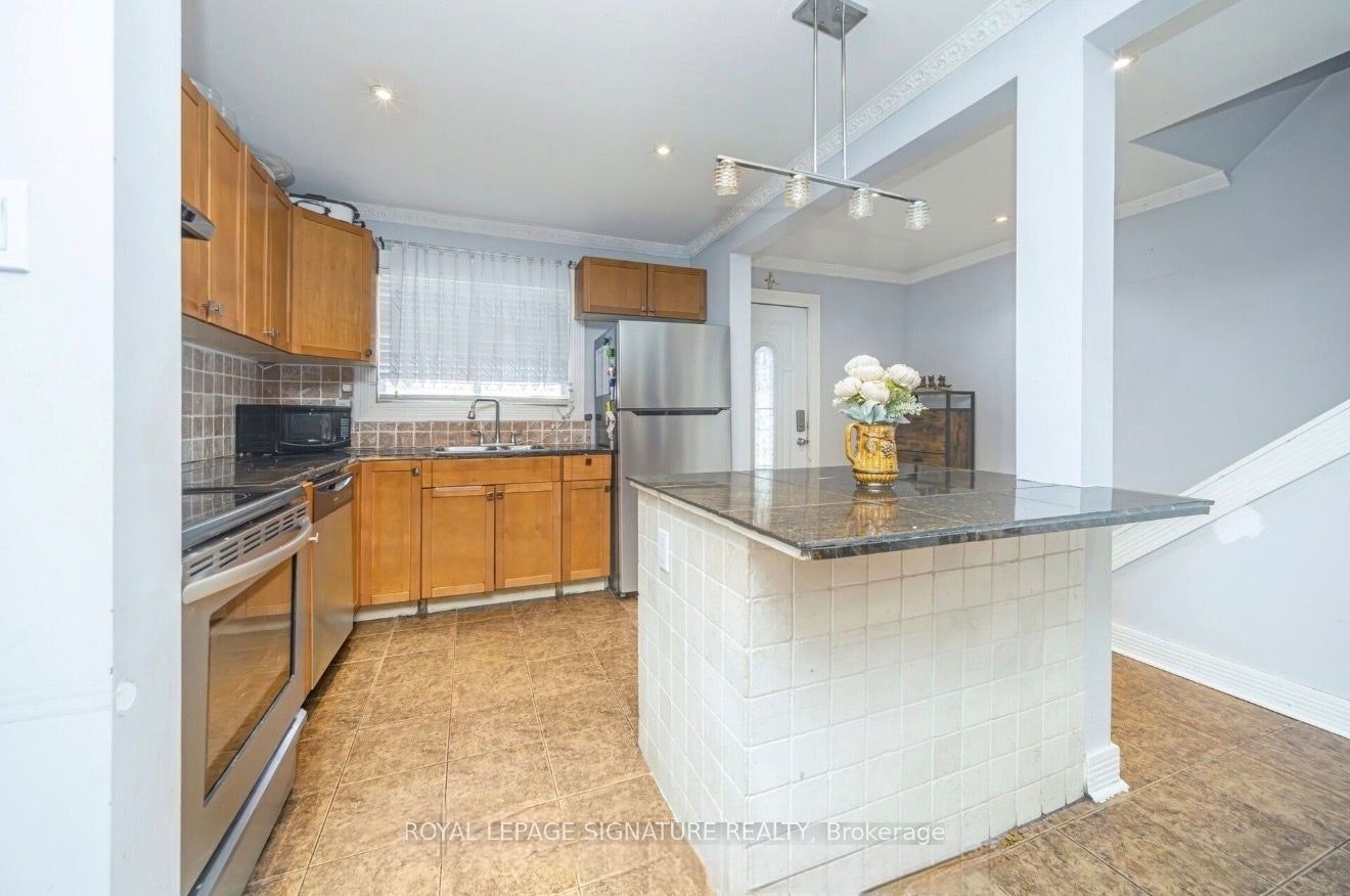 Room 1-19 Gatsby Square, Brampton, ON, L6S 2H4 - 5