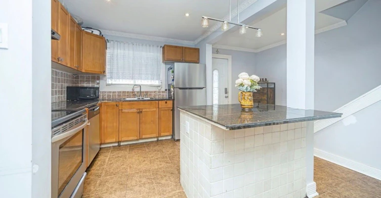 Room 1-19 Gatsby Square, Brampton, ON, L6S 2H4 - 5