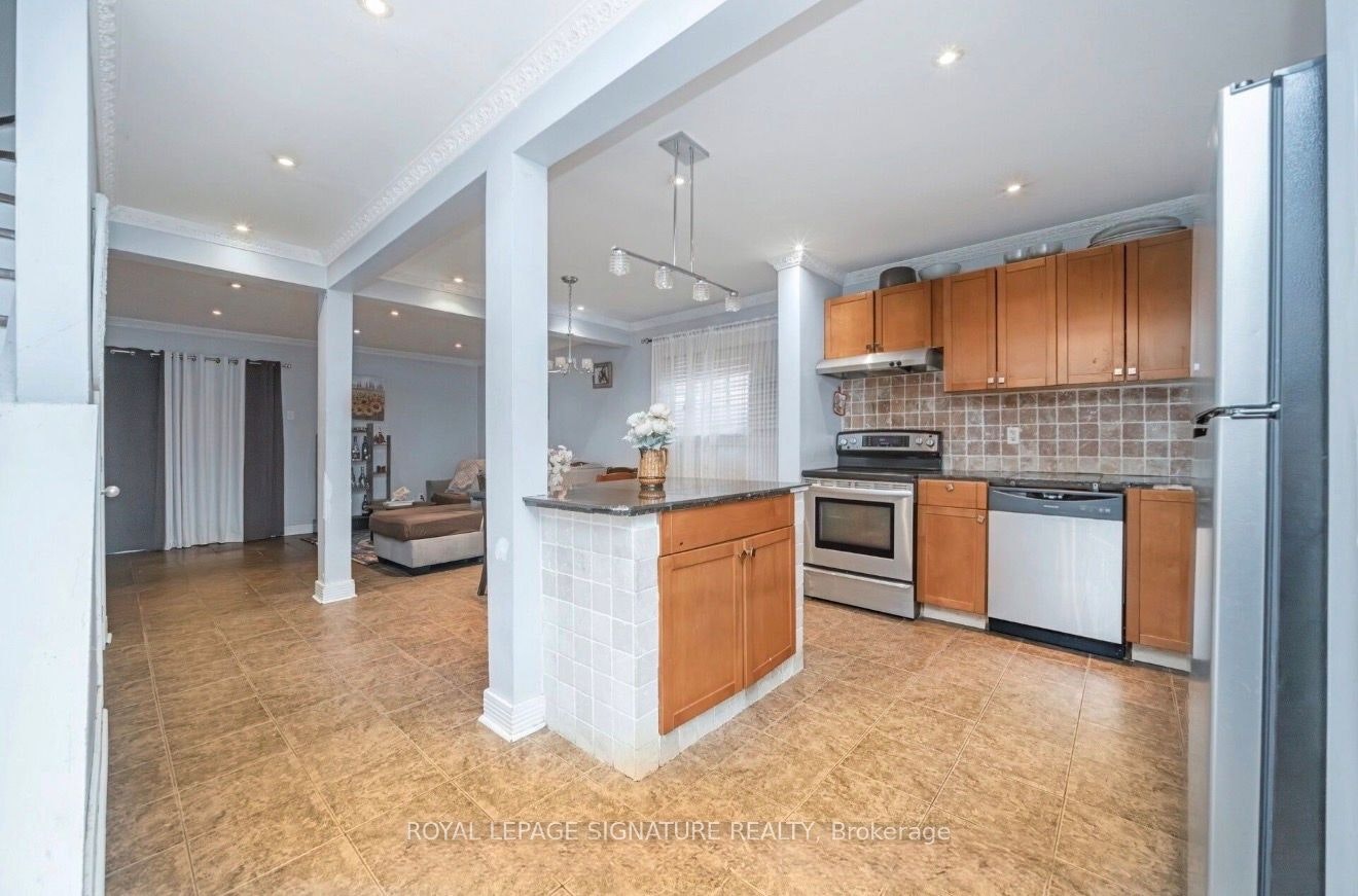 Room 1-19 Gatsby Square, Brampton, ON, L6S 2H4 - 3