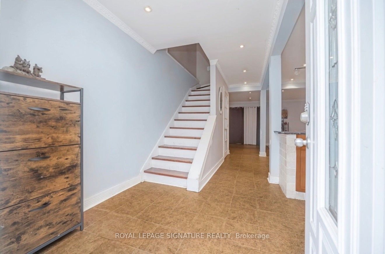 Room 1-19 Gatsby Square, Brampton, ON, L6S 2H4 - 7