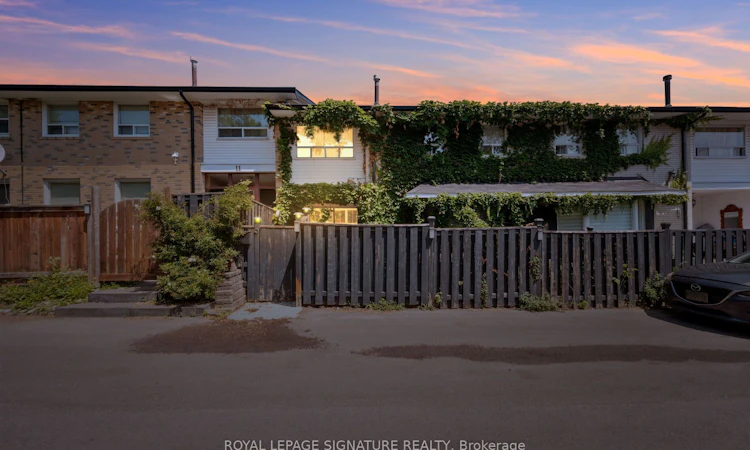 9-61 Ardglen Drive