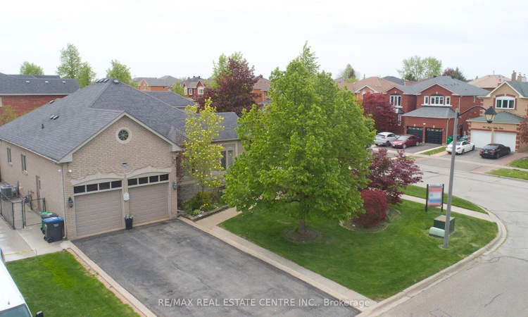 1 Kirkwood Crescent